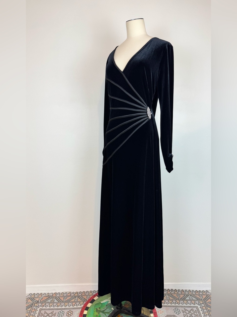 Tadashi Shoji Collection Velvet Long Formal Embellished Gala Gown size Large